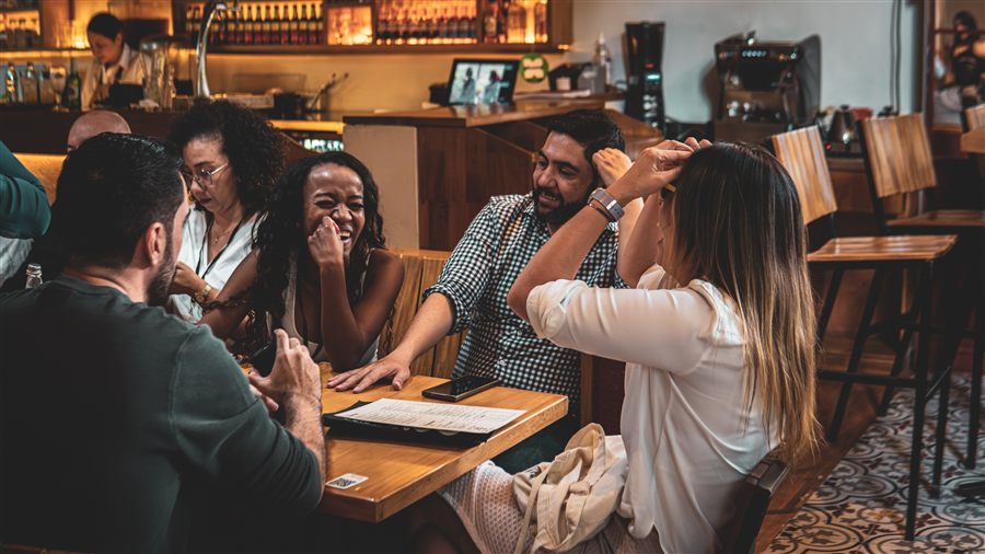 Asistentes conversando durante un espacio de encuentro del OPI anterior